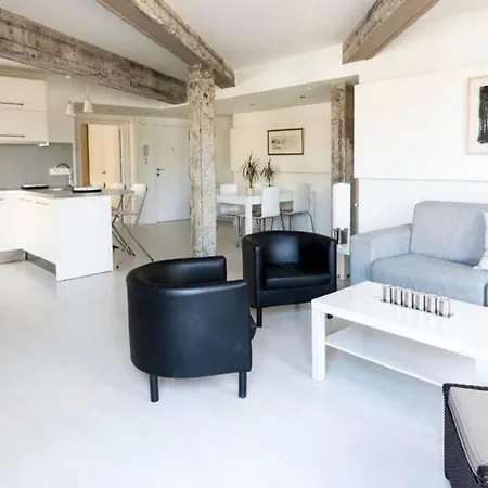 Belle View, Modern Apt With View Wifi. 公寓